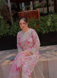 Yashika Mahajan Indian Babe - puta in Dubai Photo 2 of 2