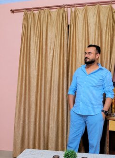 Yashu - Male escort in New Delhi Photo 1 of 7