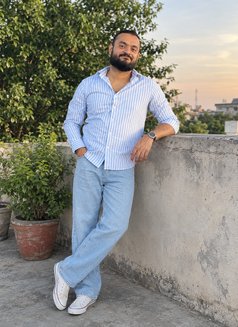 Yashu - Male escort in New Delhi Photo 3 of 7