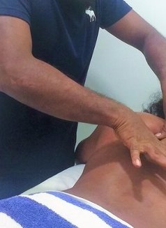 Yasiru, Professional Massage Theropist - Male escort in Colombo Photo 5 of 13