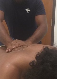 Yasiru, Professional Massage Theropist - Male escort in Colombo Photo 7 of 13