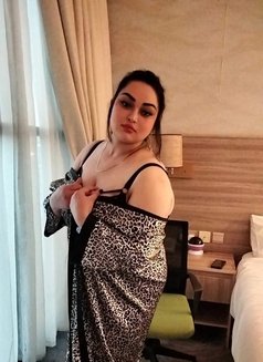 Yasmen - escort in Muscat Photo 2 of 6