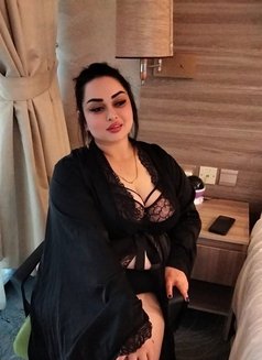 Yasmen - escort in Muscat Photo 3 of 6