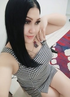 Yasmin - escort in Muscat Photo 3 of 5