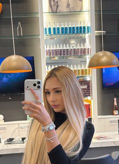 Yasmin - puta in Dubai Photo 13 of 21