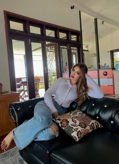 Yasmin - puta in Bali Photo 3 of 21