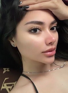 Yasmin - puta in Bali Photo 5 of 21