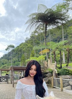 Yasmin - puta in Bali Photo 10 of 21