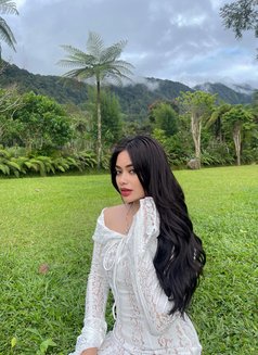 Yasmin - puta in Bali Photo 15 of 21