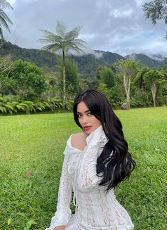 Yasmin - puta in Bali Photo 18 of 21