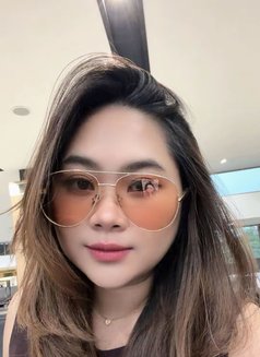 Yasmin - escort in Singapore Photo 1 of 4