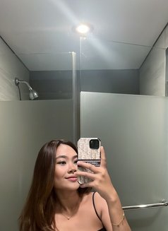 Yasmin - escort in Singapore Photo 3 of 4