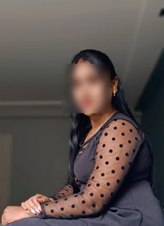 ISHWARYA GFE Independent Tamil Girl - puta in Dubai Photo 5 of 8