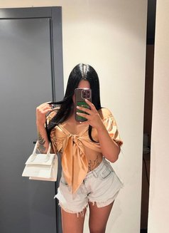 Yasmin - escort in Hong Kong Photo 2 of 8