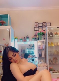 Yasmin Shemale top bottom curve luxury - Transsexual companion in Jakarta Photo 7 of 18
