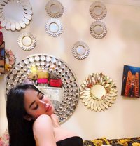 Yasmin Shemale top bottom curve luxury - Acompañante transexual in Kuala Lumpur