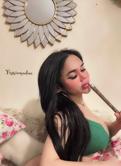 Yasmin Shemale top bottom curve luxury - Transsexual companion in Jakarta Photo 28 of 29