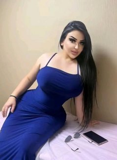 Yasmin - escort in Jeddah Photo 1 of 4