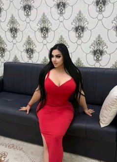 Yasmin - escort in Jeddah Photo 2 of 4