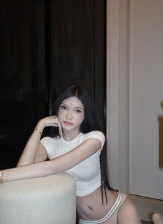 Yasmin - Transsexual escort in Bangkok Photo 4 of 21
