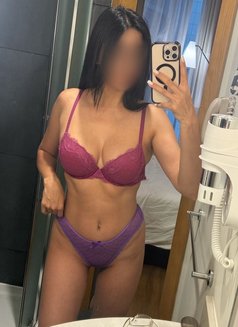 Yasmin - companion in Doha Photo 4 of 10