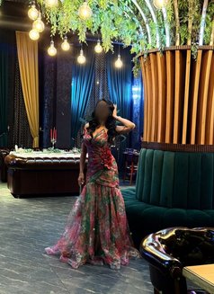 Yasmin - companion in Doha Photo 8 of 10