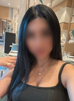 Yasmin - companion in Doha Photo 9 of 10