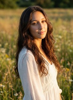 Yasmina - escort in Hong Kong Photo 2 of 3