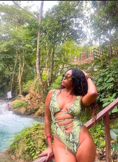 Yasmine - escort in Abuja Photo 1 of 3