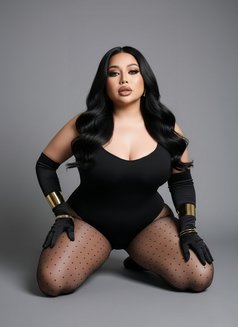 Yasmine Chubby VIP - Transsexual escort in Riyadh Photo 12 of 13