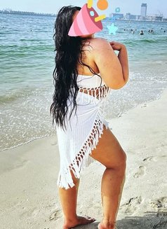 Yasmine - puta in Al Manama Photo 3 of 5