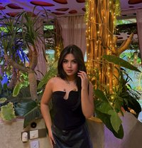 Yasmine Naughty Girl - puta in Bali