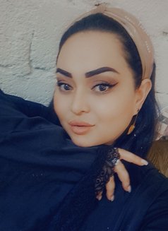 Yasmine - escort in Muscat Photo 2 of 3