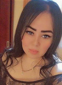 Yasmine - puta in Muscat Photo 4 of 8