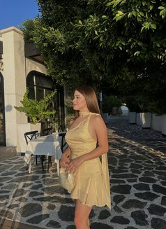 Yasmine - Male escort in Bali Photo 4 of 5