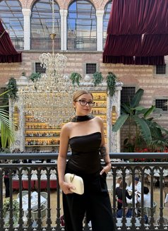Yasmine - Male escort in Bali Photo 5 of 5
