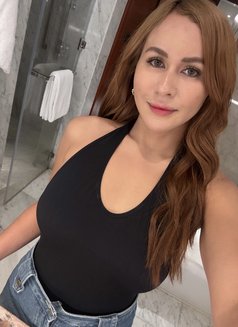 Yassy Fasli - escort in Manila Photo 14 of 15