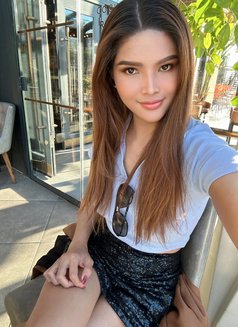 Yaya Thai Ts sexy party - Transsexual escort in London Photo 7 of 19