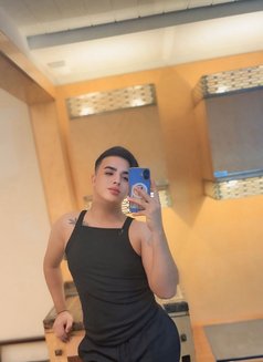 Yazan - Acompañantes masculino in Dubai Photo 1 of 7