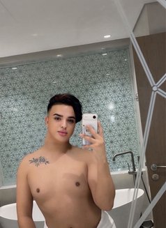 Yazan - Acompañantes masculino in Dubai Photo 2 of 7