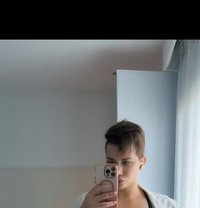 يزن - Male escort in Dubai