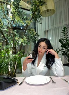 Yazmin - escort in Hong Kong Photo 2 of 14
