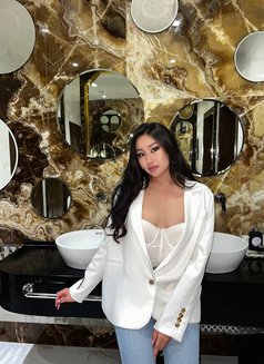 Yazmin - escort in Hong Kong Photo 7 of 14