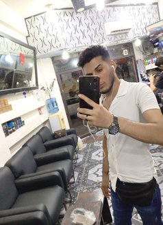 Yazn - masseur in Beirut Photo 1 of 2