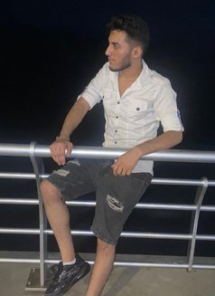 Yazn - masseur in Beirut Photo 2 of 2