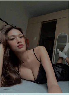 Yên Party girl - escort in Hong Kong Photo 1 of 15