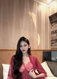 Yên Party girl - escort in Hong Kong Photo 4 of 15