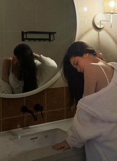 Yên Party girl - escort in Hong Kong Photo 9 of 15