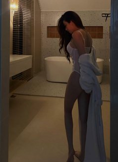 Yên Party girl - escort in Hong Kong Photo 10 of 15