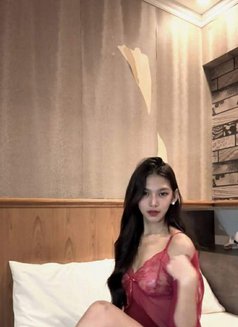 Yên Party girl - escort in Hong Kong Photo 4 of 5